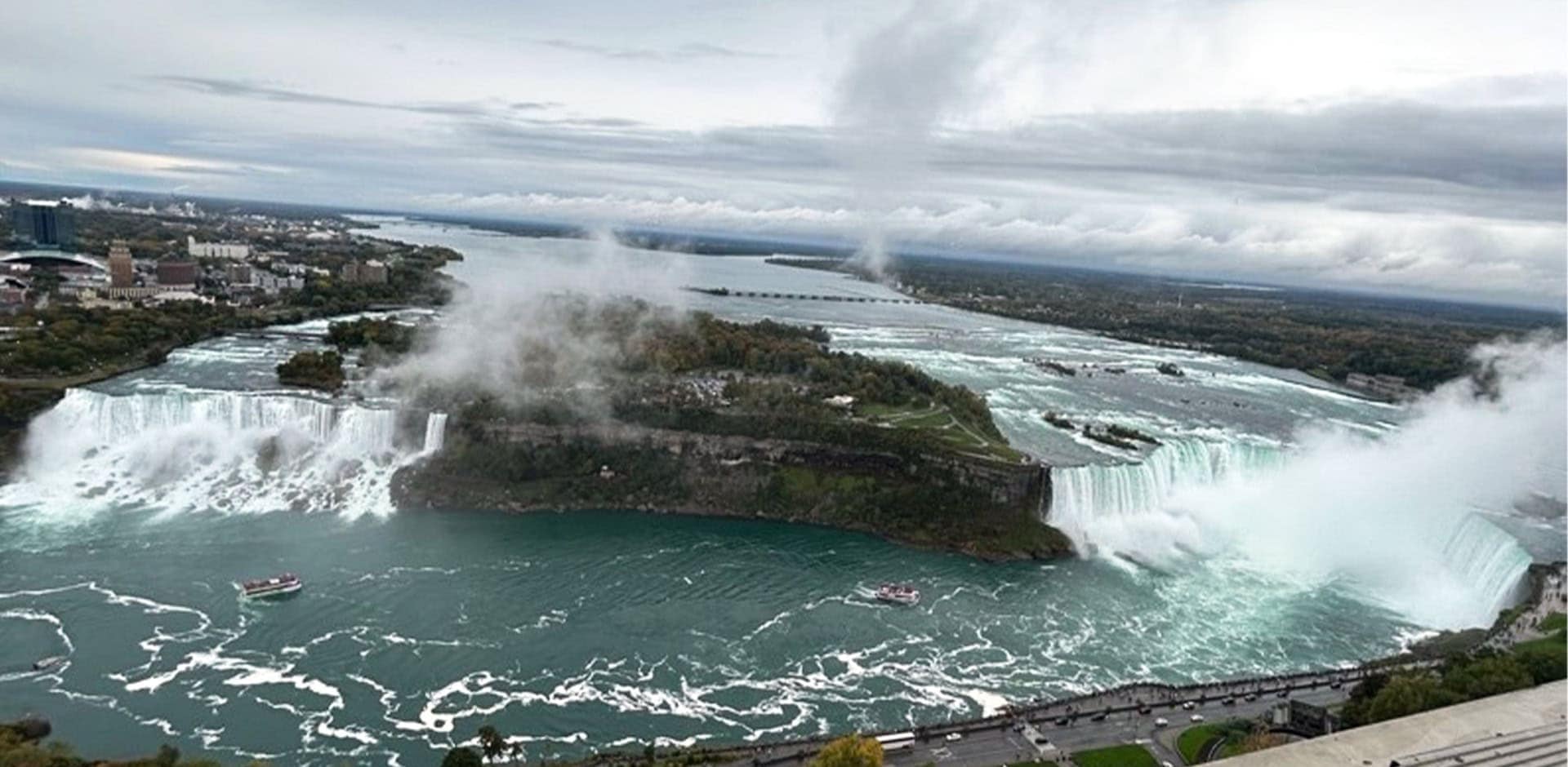 Niagaran putoukset kuvattuna Kanadassa.