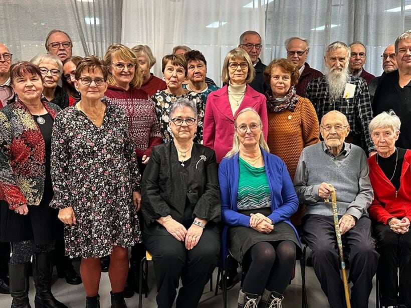 Ryhmäkuva Luksian eläkeläisistä.