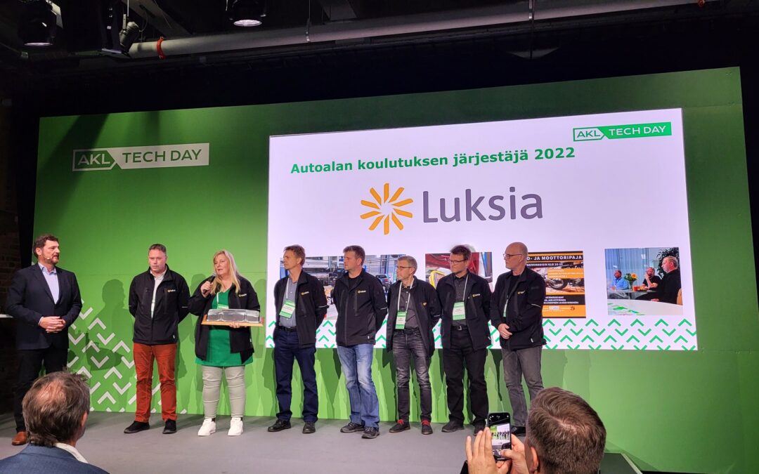 Luksia palkittiin Autoalan koulutuksen järjestäjä -palkinnolla