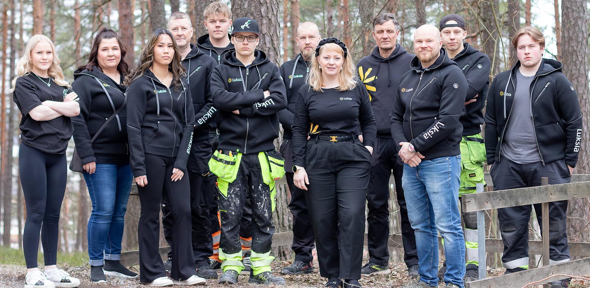 Luksian Taitaja2024 kilpailuun osallistuvat henkilöt ryhmäkuvassa.