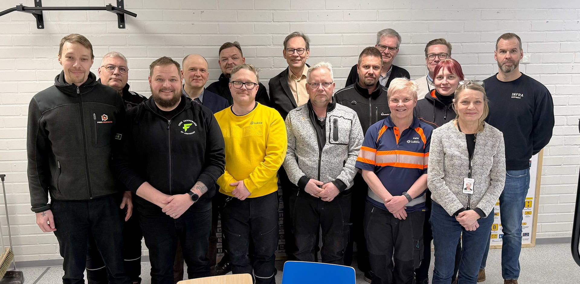 Luokkakuva henkilöistä.